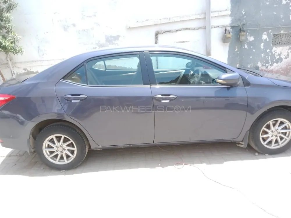 Toyota Corolla 2016 for Sale in Karachi Image-1